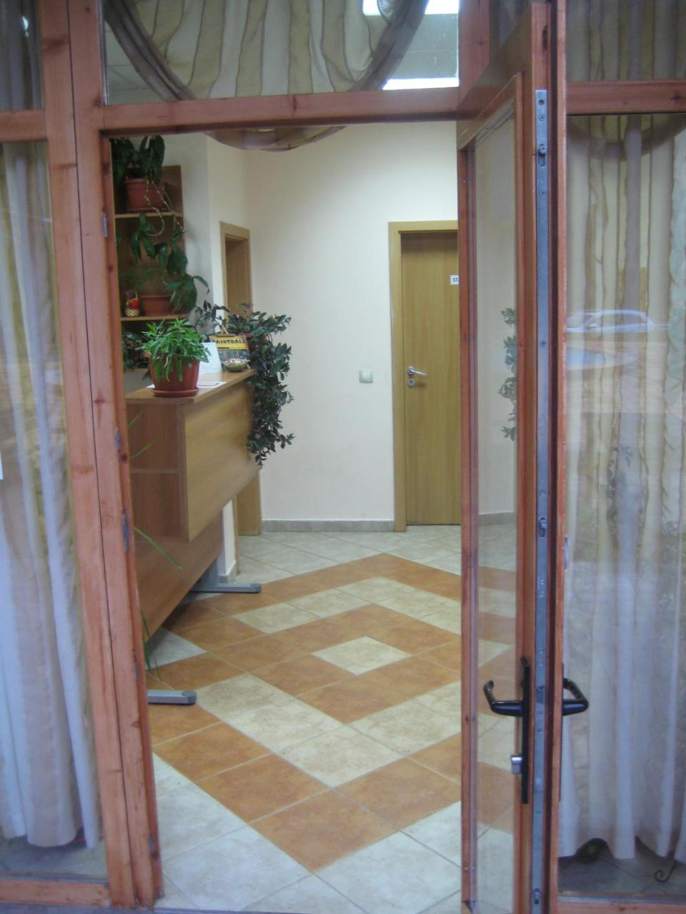 Hotel Restaurant Popini Laki Yagodina Exterior photo